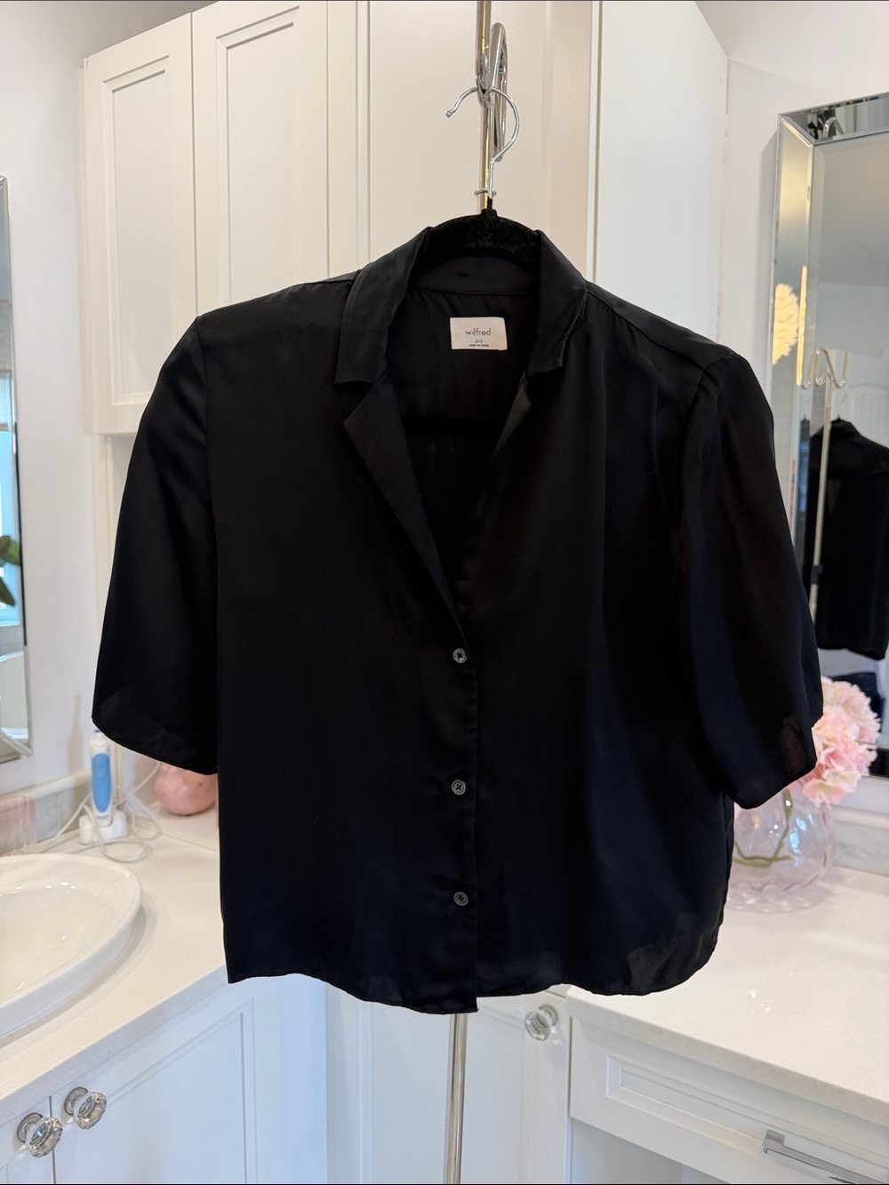 Wilfred Black Satin Short Sleeve Button-Down Blouse